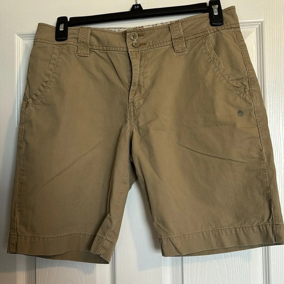 Levi’s women’s tan 10” inseam shorts size 8 - Picture 1 of 9